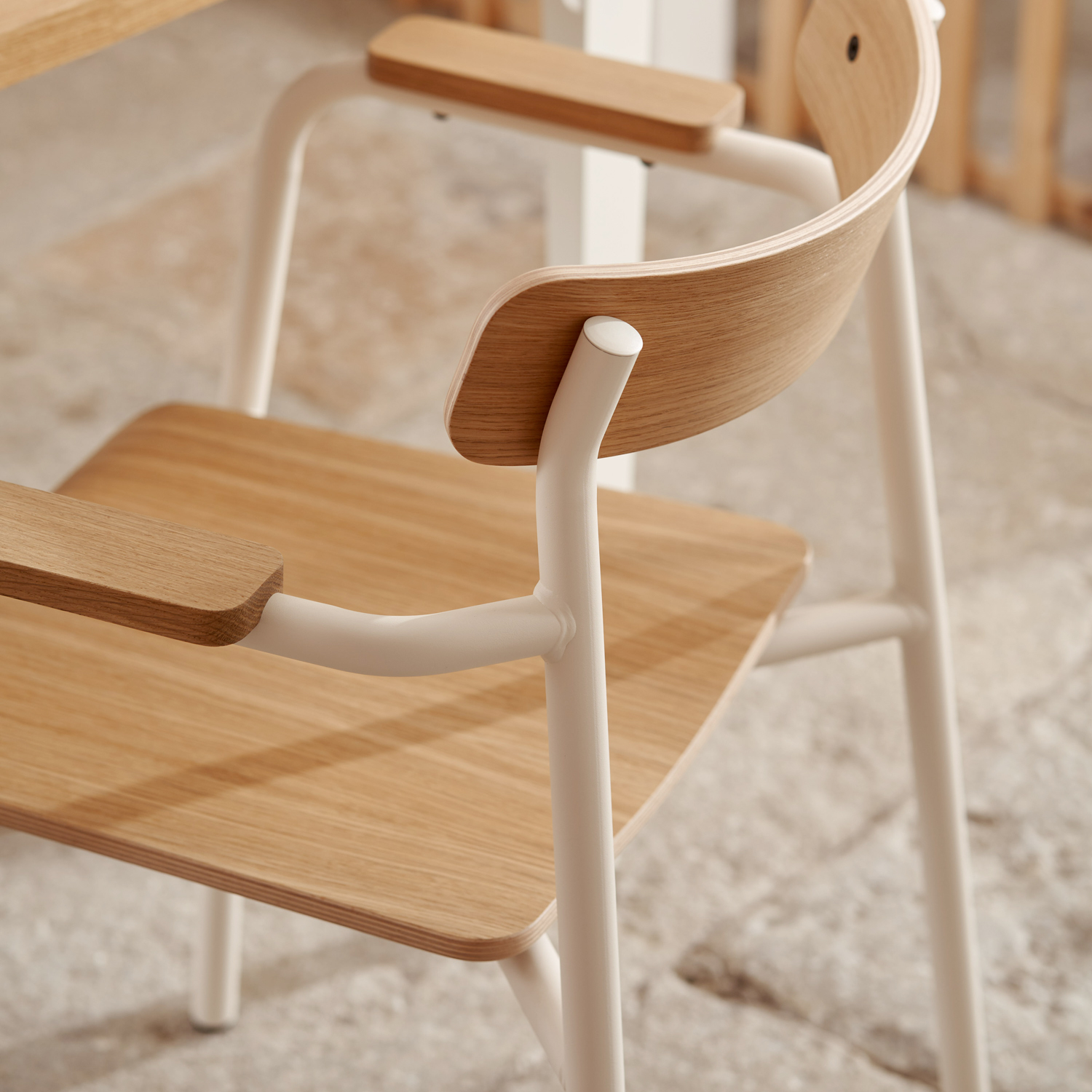 ÉTUDE chair with armrests - eco-certified wood