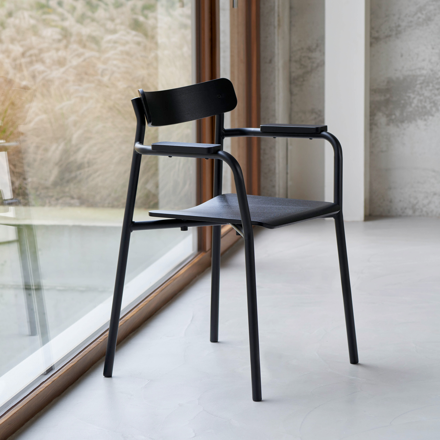 ÉTUDE chair with armrests - eco-certified wood