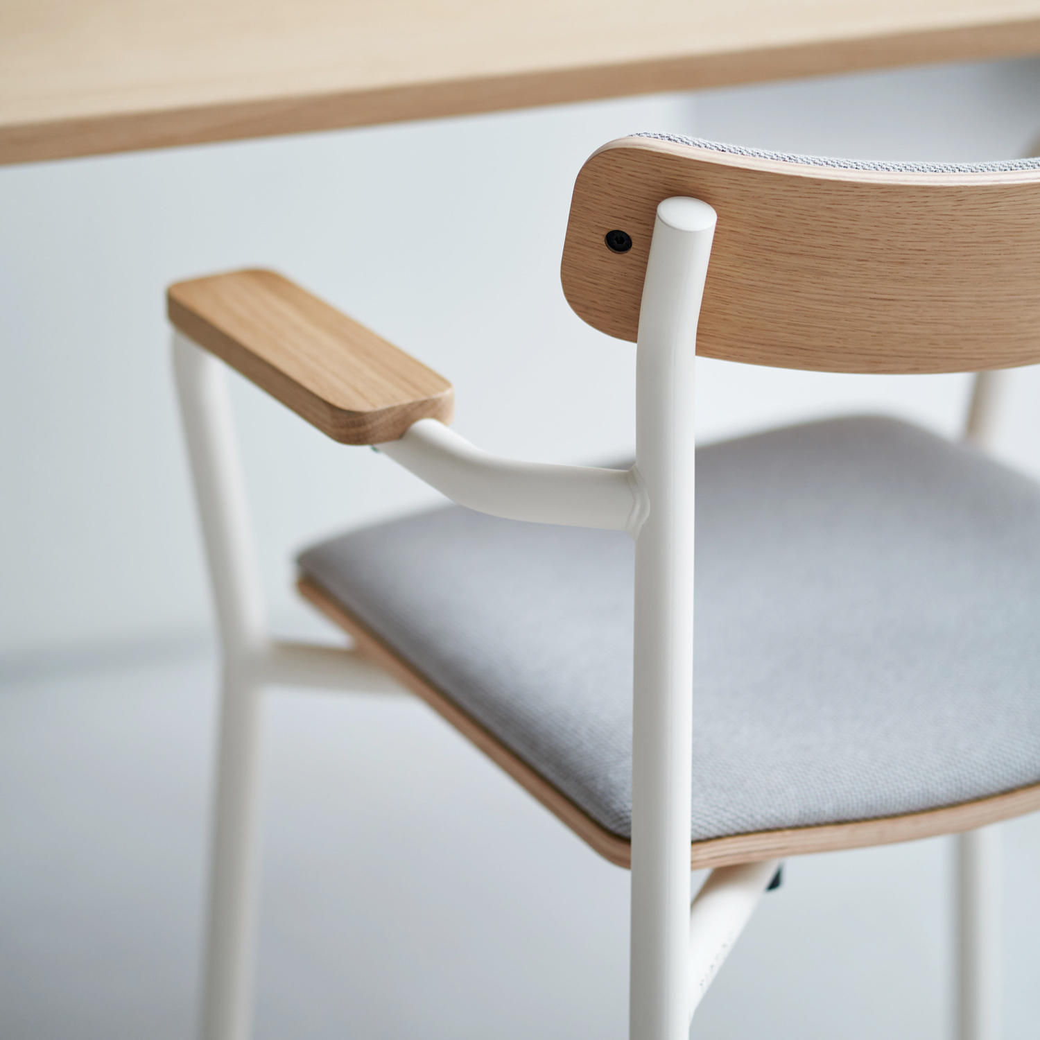 ÉTUDE chair with armrests - recycled fabric