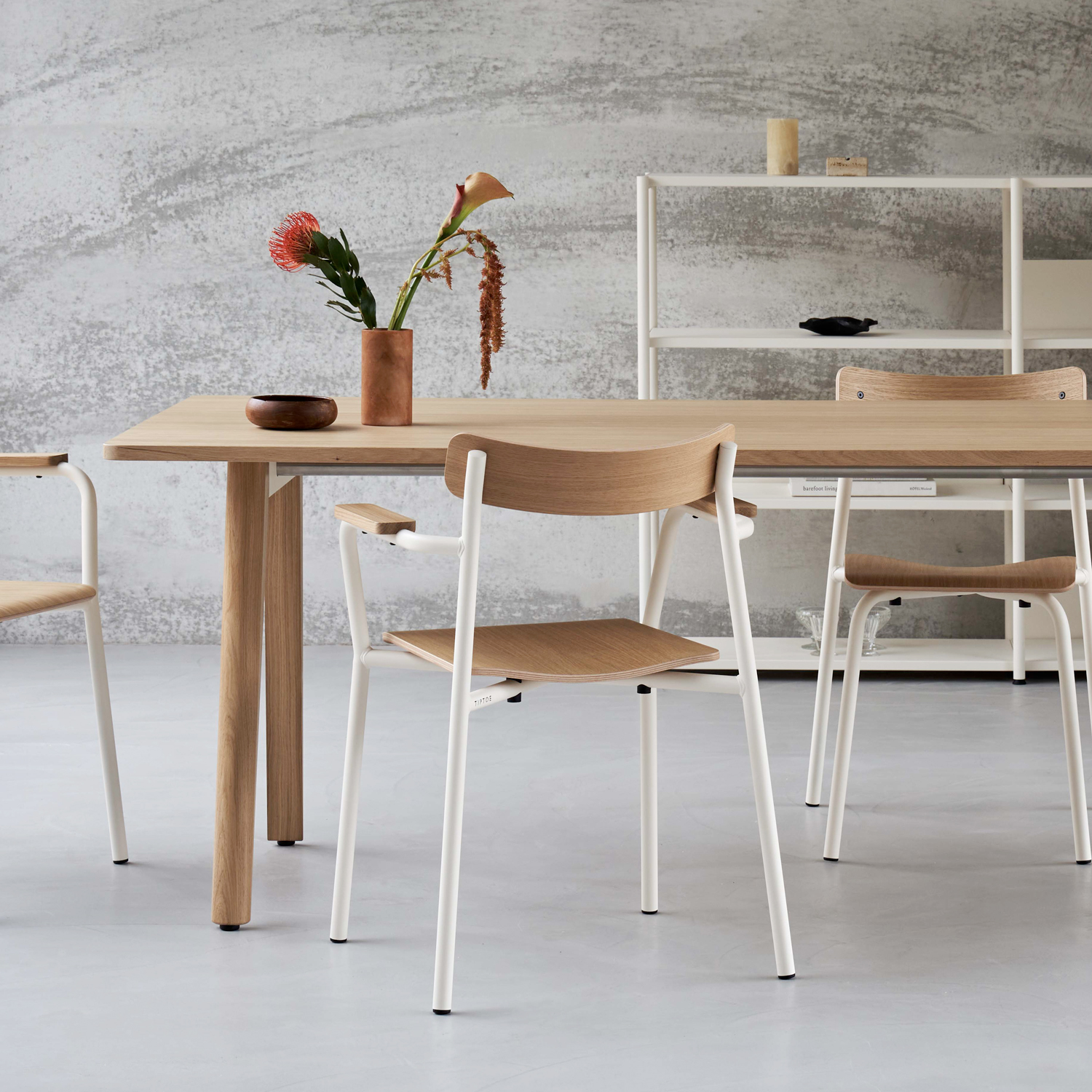 ÉTUDE chair with armrests - eco-certified wood