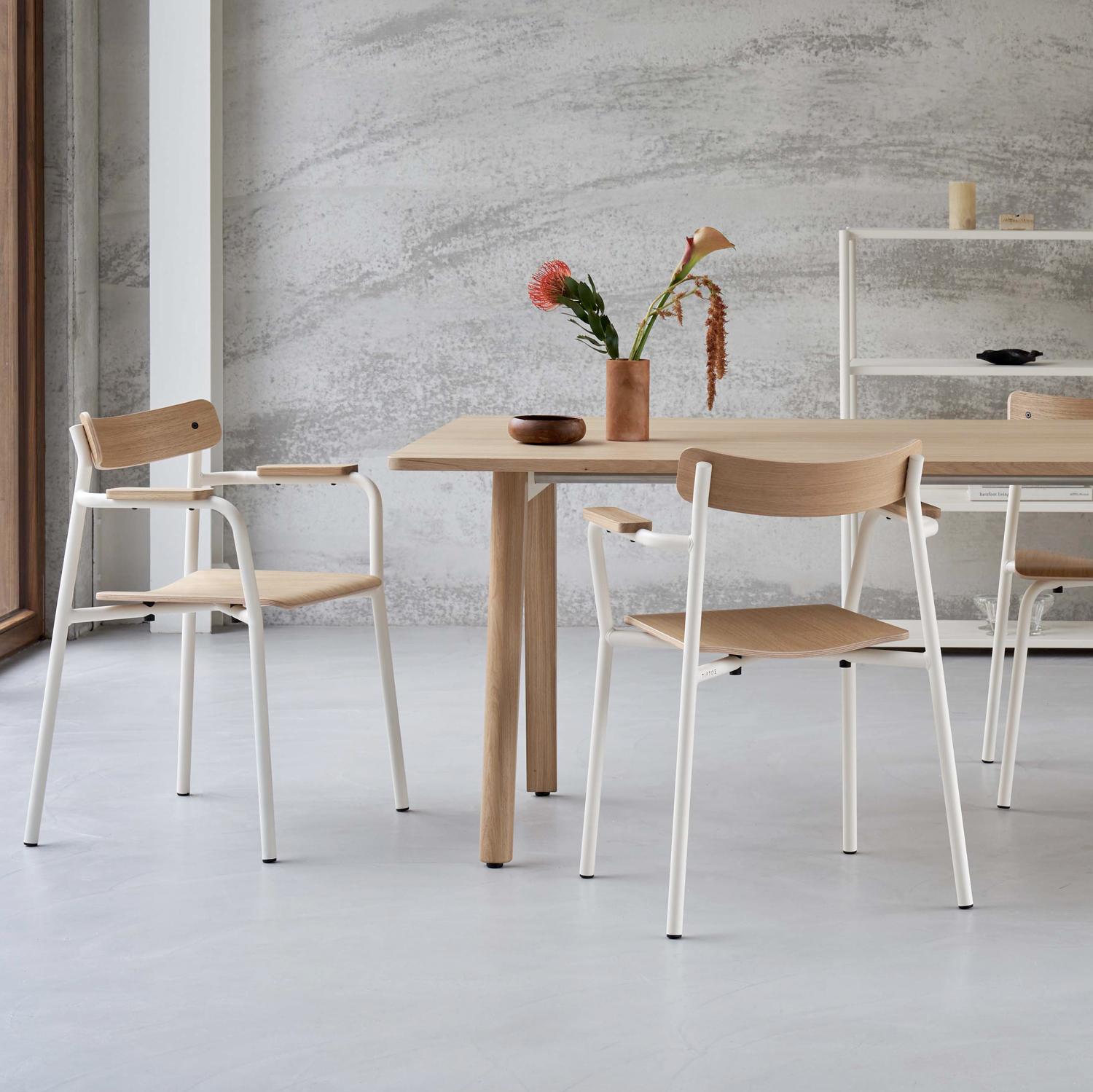 ÉTUDE chair with armrests - eco-certified wood